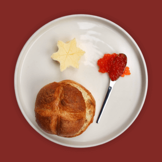 Ікра з лимонним маслом та картопляною булочкою